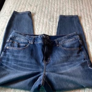 Maurices high-rise jean 16w short
